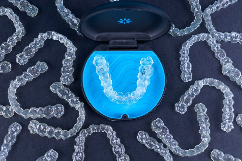 An Invisalign kit with multiple aligners